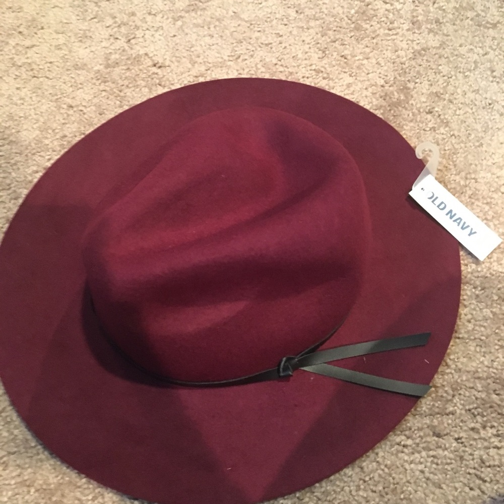 Maroon hat - Picture 2 of 3